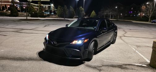 2022 Toyota Camry Hybrid SE