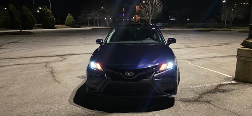 2022 Toyota Camry Hybrid SE