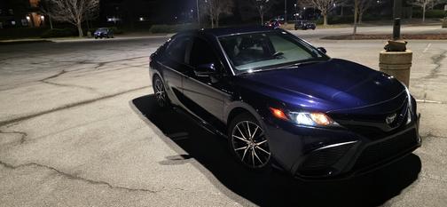 2022 Toyota Camry Hybrid SE