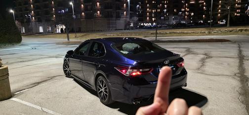 2022 Toyota Camry Hybrid SE