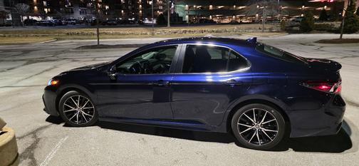 2022 Toyota Camry Hybrid SE