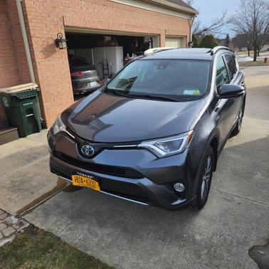 2018 Toyota RAV4 Hybrid XLE