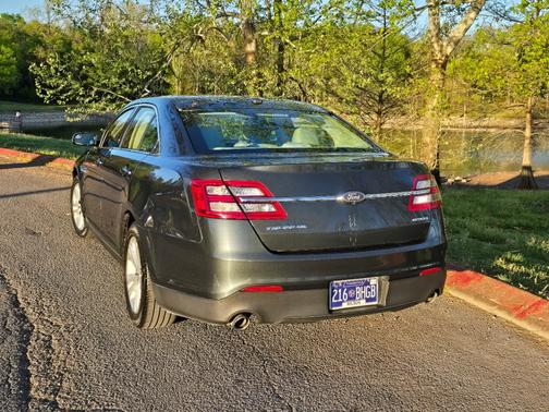 2016 Ford Taurus SE