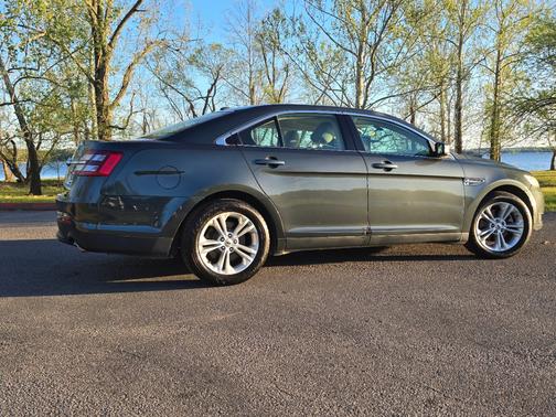 2016 Ford Taurus SE