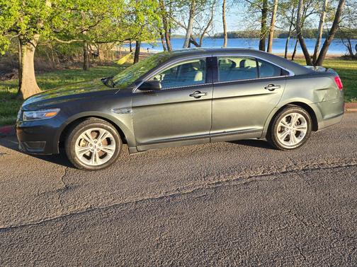 2016 Ford Taurus SE