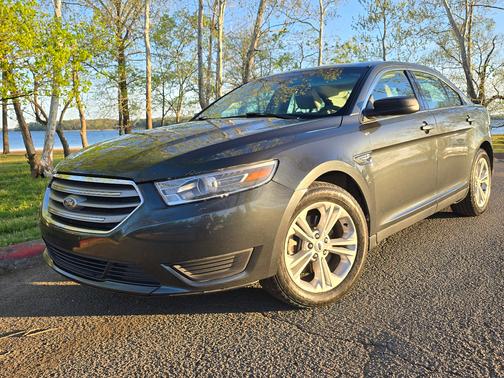 2016 Ford Taurus SE