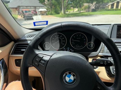 White 2016 BMW 320 i