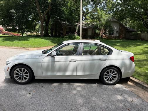 White 2016 BMW 320 i