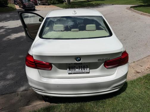 White 2016 BMW 320 i