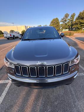Gray 2017 Jeep Grand Cherokee Laredo