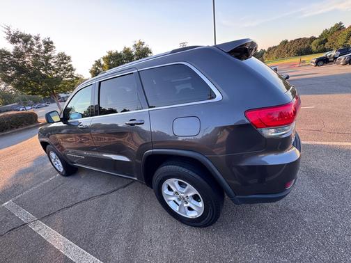 Gray 2017 Jeep Grand Cherokee Laredo