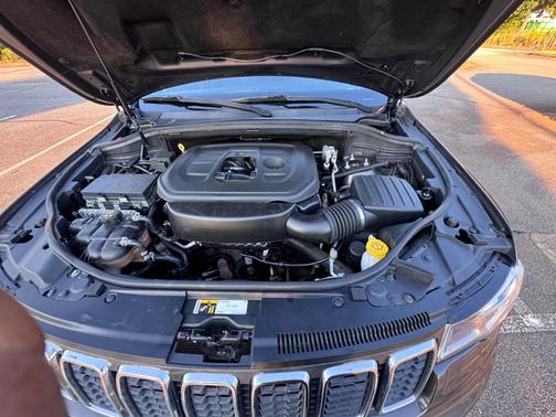 Gray 2017 Jeep Grand Cherokee Laredo