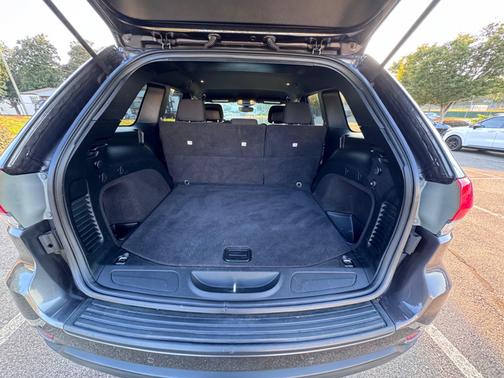 Gray 2017 Jeep Grand Cherokee Laredo