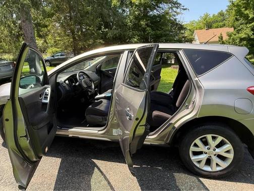 Gray 2011 Nissan Murano S
