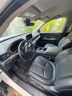 White 2023 Honda Pilot EX-L 7-Passenger