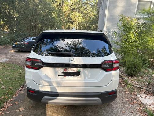 White 2023 Honda Pilot EX-L 7-Passenger