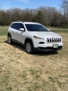 White 2016 Jeep Cherokee Latitude