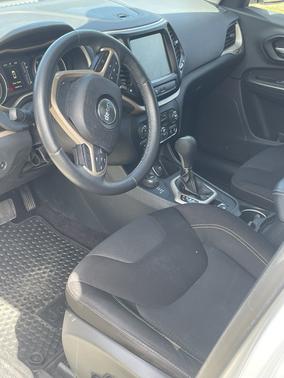 White 2016 Jeep Cherokee Latitude