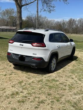 White 2016 Jeep Cherokee Latitude