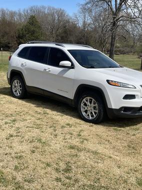 White 2016 Jeep Cherokee Latitude