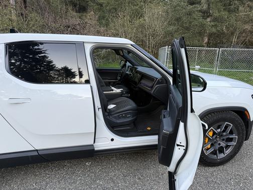 2023 Rivian R1T Adventure Quad-Motor Large Package