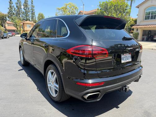Black 2016 Porsche Cayenne Cayenne
