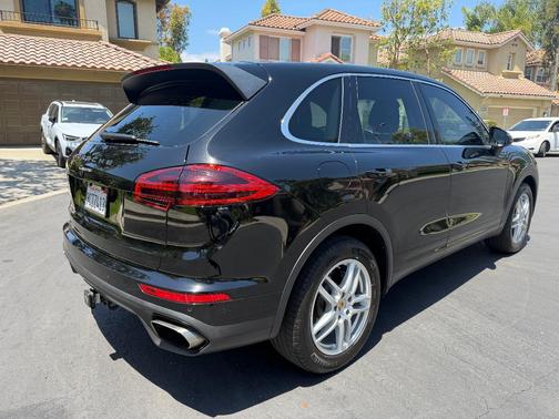Black 2016 Porsche Cayenne Cayenne