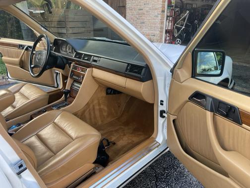 1993 Mercedes-Benz E-Class 400E