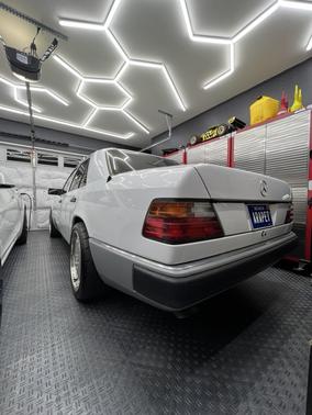 1993 Mercedes-Benz E-Class 400E