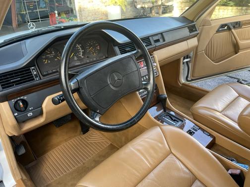 1993 Mercedes-Benz E-Class 400E
