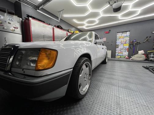 1993 Mercedes-Benz E-Class 400E