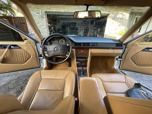 1993 Mercedes-Benz E-Class 400E