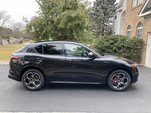 Black 2022 Alfa Romeo Stelvio Veloce