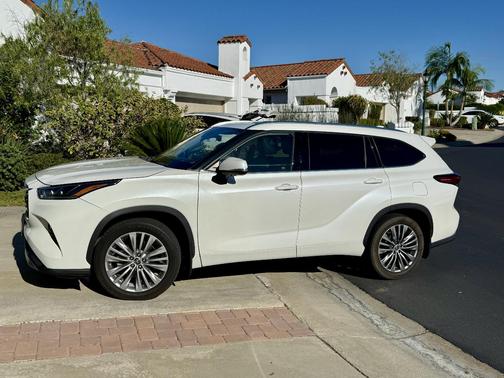 White 2020 Toyota Highlander Platinum