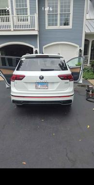 White 2022 Volkswagen Tiguan 2.0T SE R-Line Black