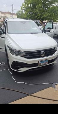 White 2022 Volkswagen Tiguan 2.0T SE R-Line Black