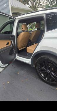 White 2022 Volkswagen Tiguan 2.0T SE R-Line Black