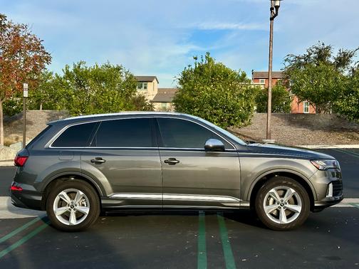2023 Audi Q7 45 Premium Plus
