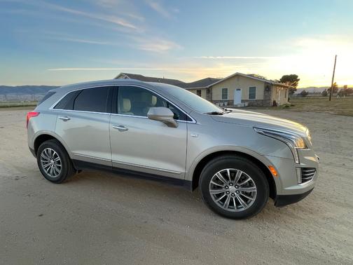 Beige 2017 Cadillac XT5 Luxury
