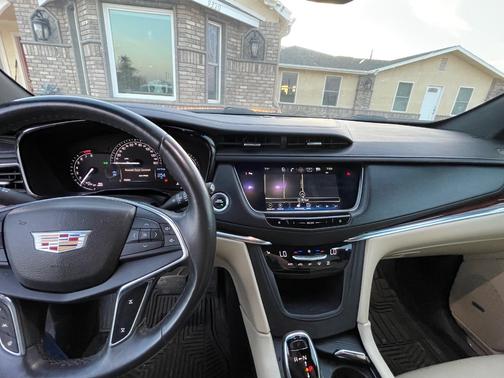 Beige 2017 Cadillac XT5 Luxury