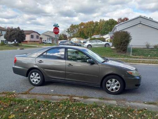 2004 Toyota Camry LE