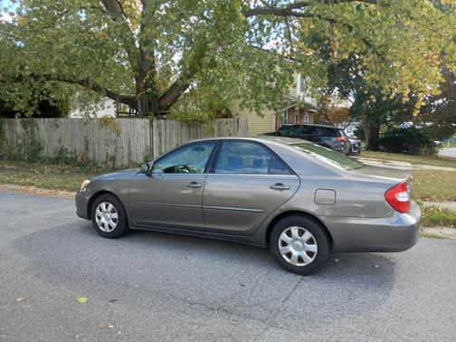 2004 Toyota Camry LE