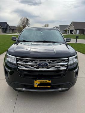 Black 2018 Ford Explorer XLT