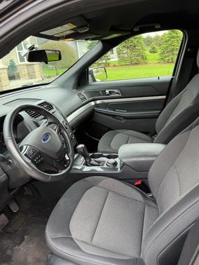 Black 2018 Ford Explorer XLT