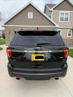 Black 2018 Ford Explorer XLT