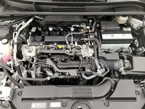 Photo 3 of 10 of 2021 Toyota Corolla SE