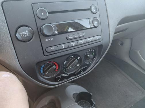 2005 Ford Focus ZX4 S