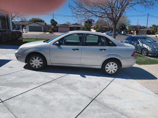 2005 Ford Focus ZX4 S