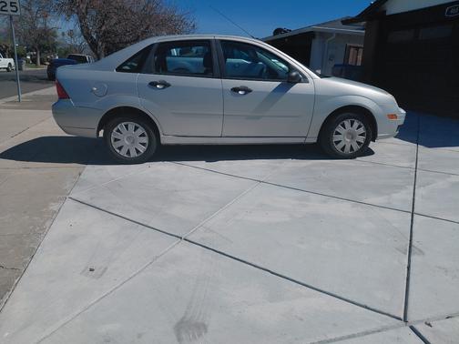 2005 Ford Focus ZX4 S