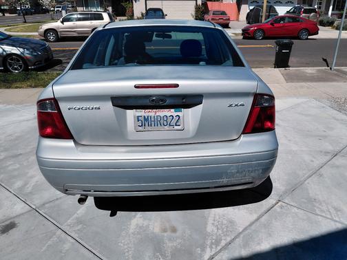 2005 Ford Focus ZX4 S